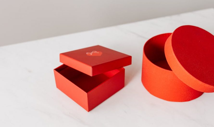 Купить подарок женщине на день