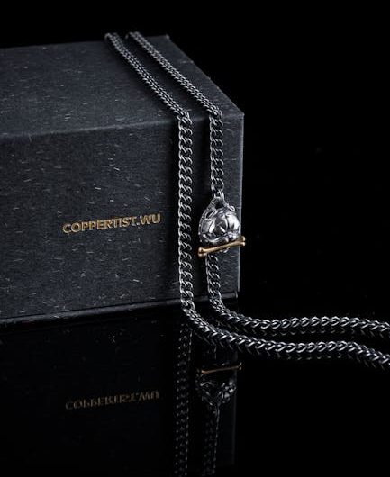 Какой подарок сделать девушке на день